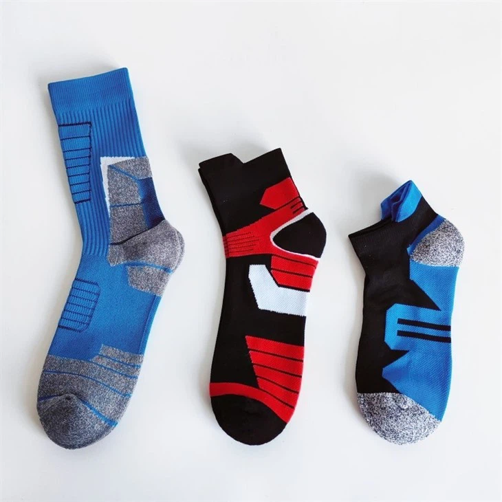 باسکٹ بال اور پیدل سفر جرابوں