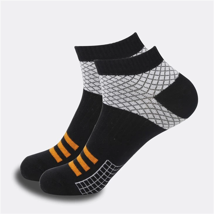 کم کٹ مختصر جرابوں